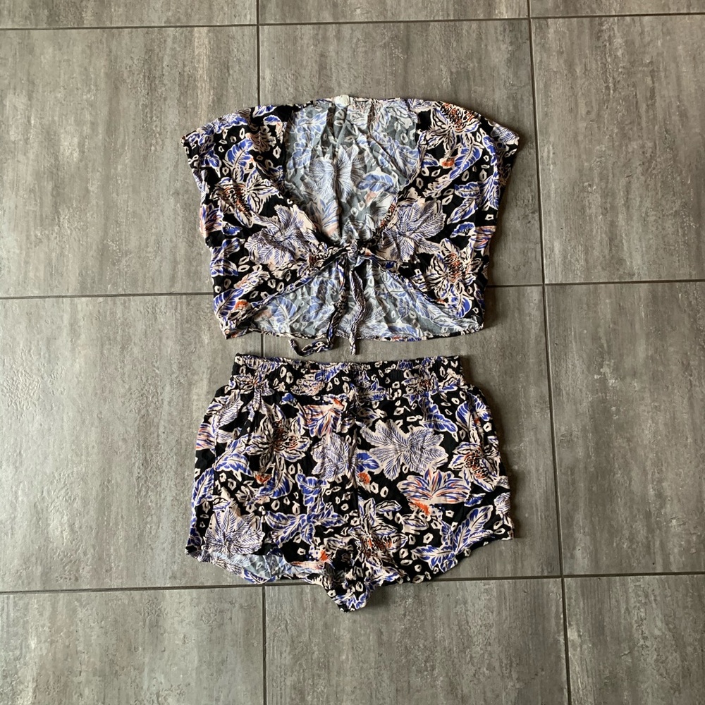 Two piece summer set.